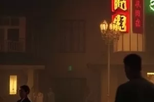 《雨季修船厂》船坞雨后水面